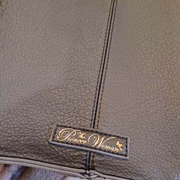 The pioneer woman crossbody bag - Picture 2 of 5